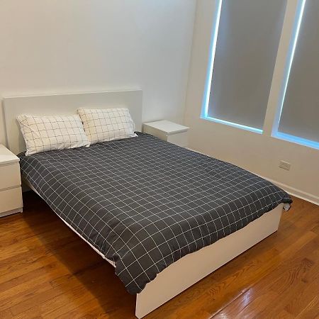 Adorable 2 Bedroom Apartment With Free Street Parking Chicago Kültér fotó