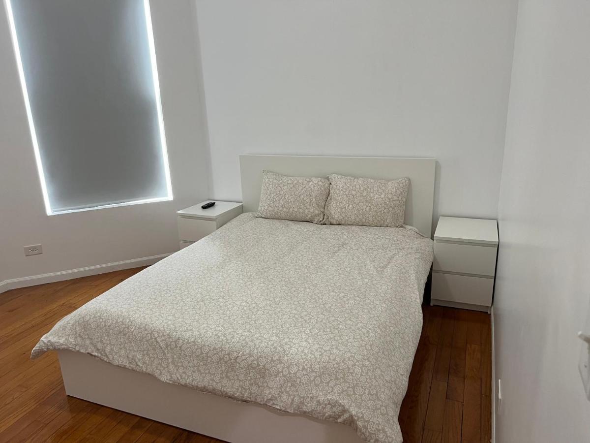 Adorable 2 Bedroom Apartment With Free Street Parking Chicago Kültér fotó