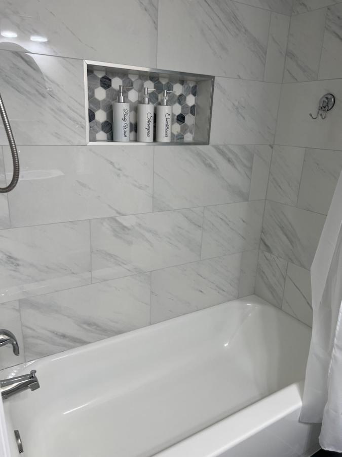 Adorable 2 Bedroom Apartment With Free Street Parking Chicago Kültér fotó