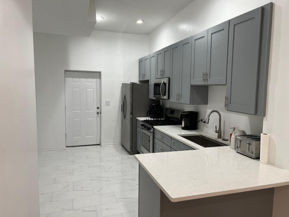 Adorable 2 Bedroom Apartment With Free Street Parking Chicago Kültér fotó