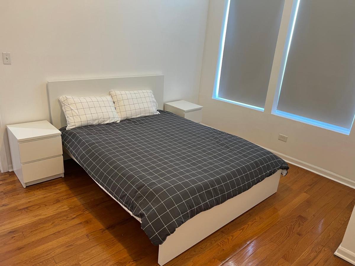 Adorable 2 Bedroom Apartment With Free Street Parking Chicago Kültér fotó